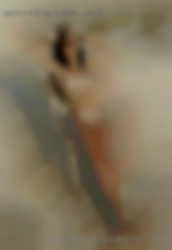 A man women looking for fun to fuck me in front of my fiancee.