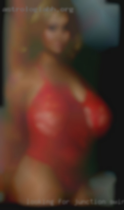 Looking for play partners and Junction swingers FWBs.